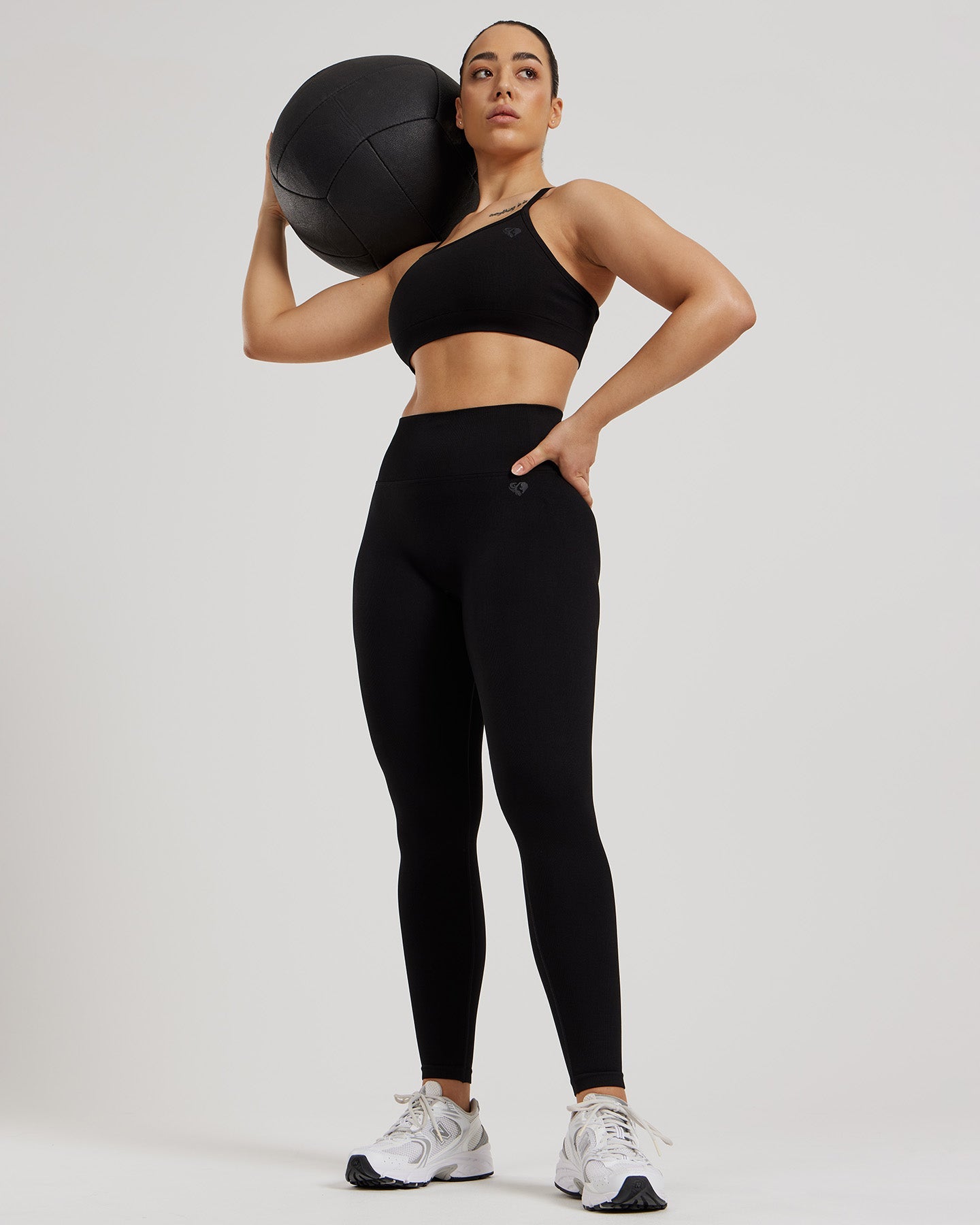 Motion Seamless Straight Neck Bra | Black