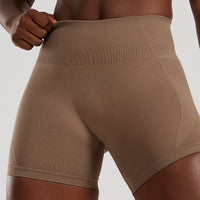Define 2.0 Seamless Scrunch 4" Shorts | Caribou