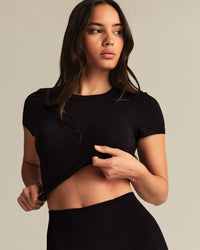 Smooth Contour Cropped Short Sleeve T-Shirt | Black