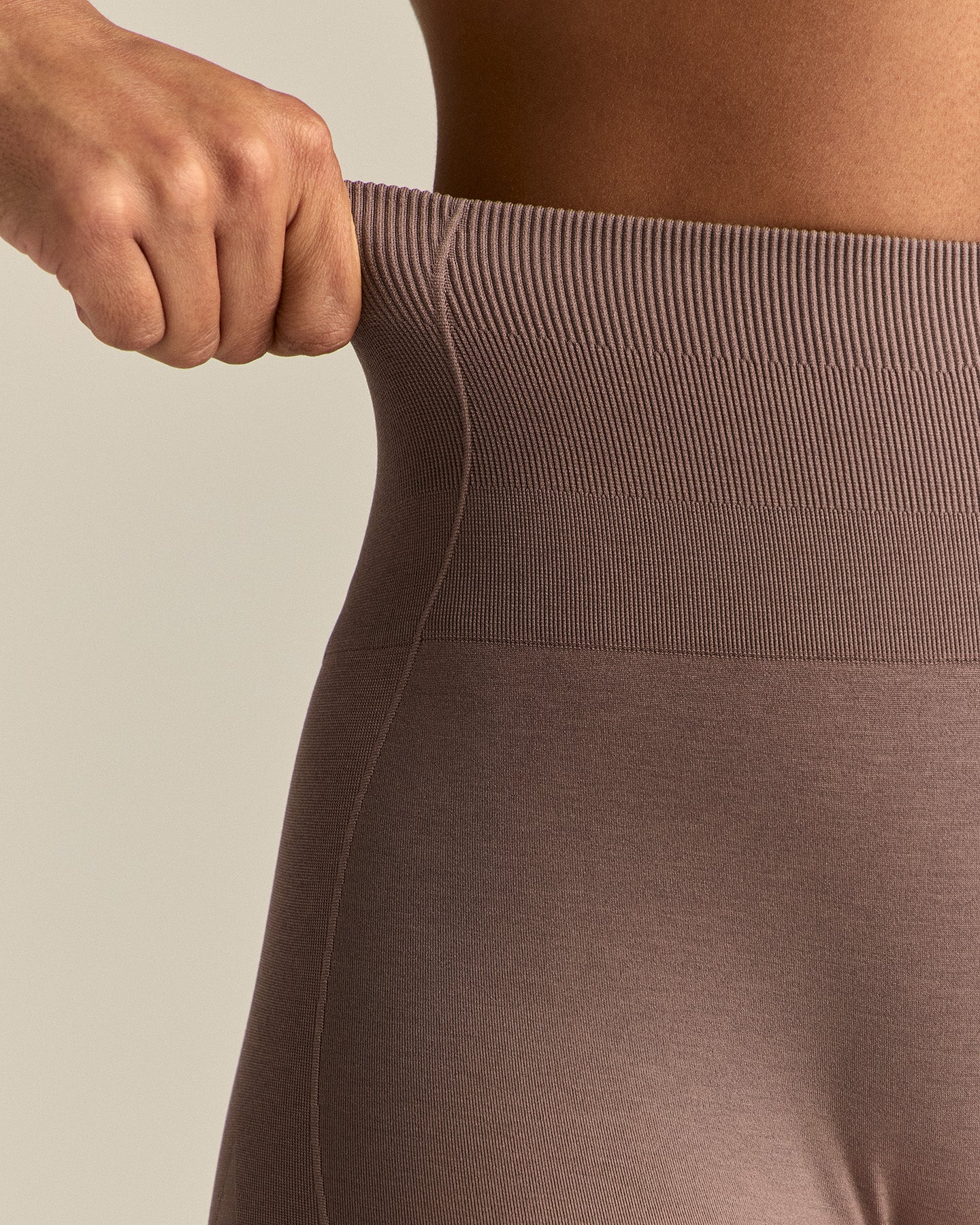 Define 2.0 Seamless Scrunch 4" Shorts | Mocha