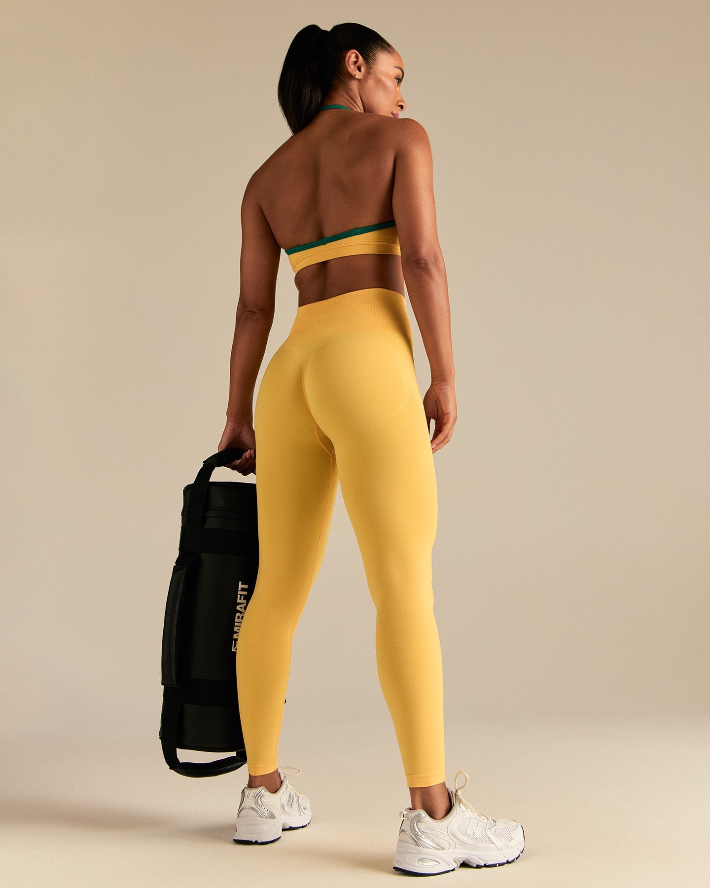 Define 2.0 Seamless Scrunch V-Neck Bra | Mango