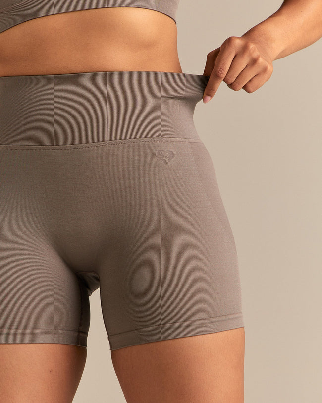 Motion Seamless Shorts | Taupe Grey
