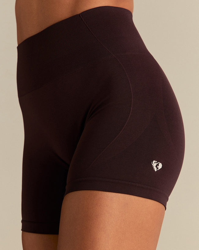 Define 2.0 Seamless Scrunch 4" Shorts | Cafe Noir