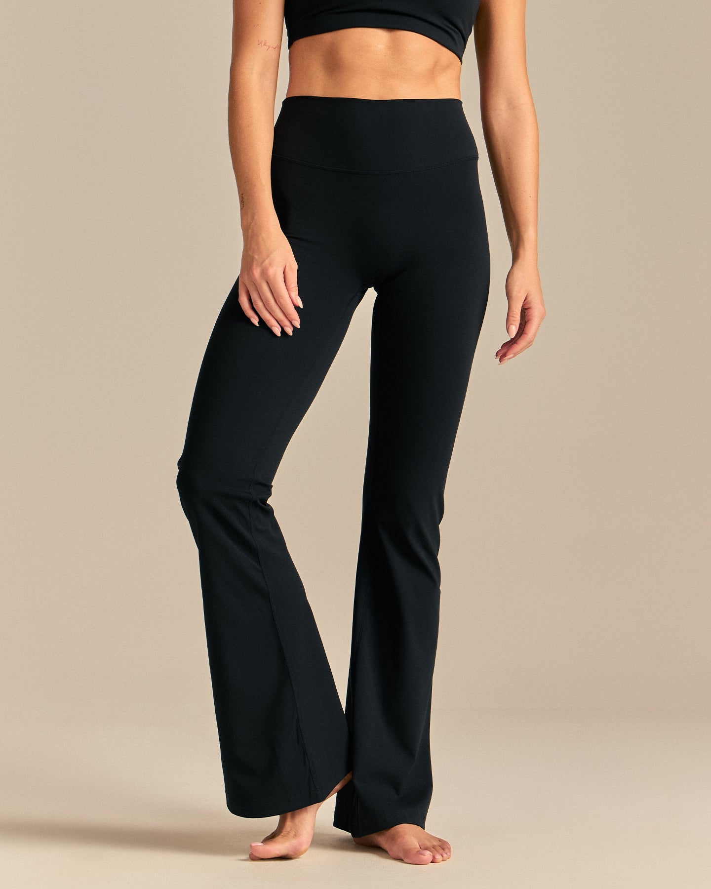 FormFlex High Waist Flared Pants | Black (1/6)